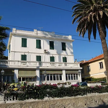 La Brise ホテル 3*